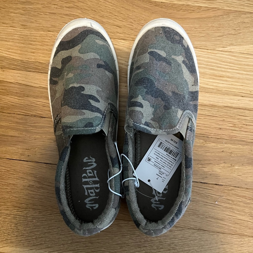 NWT camo shoes